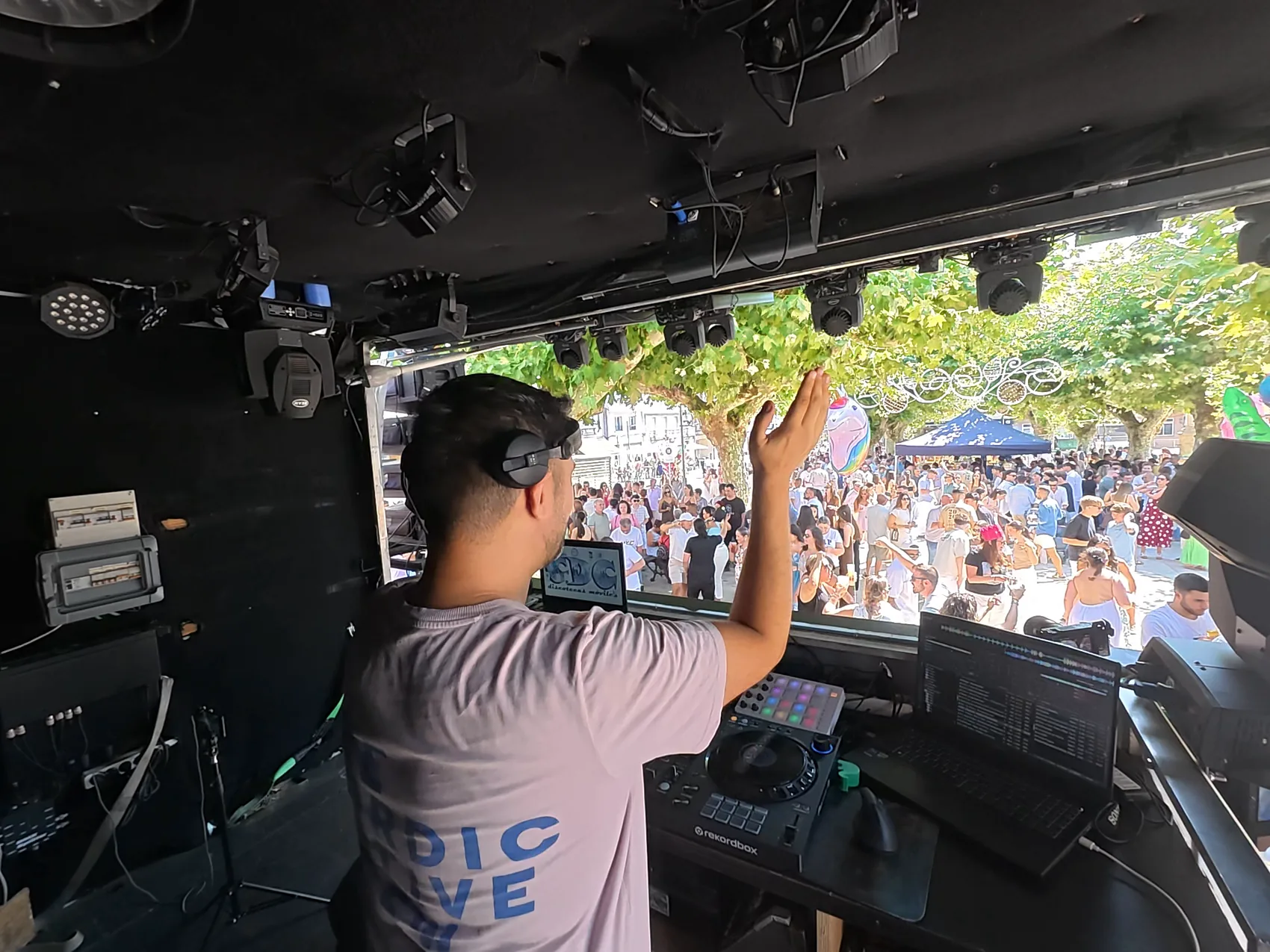 IWARO at the decks during a daytime set
